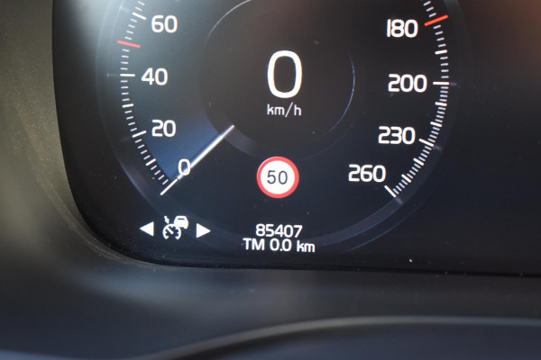 Volvo XC60 B4 197PK Automaat R-Design / Adaptive Cruise control / Elektrische stoelen / Best. stoel met geheugen / Elektrisch panorama schuif-/kanteldak / Stuurverwarming / Stoelverwarming / Achteruitrijcamera / Harman Kardon