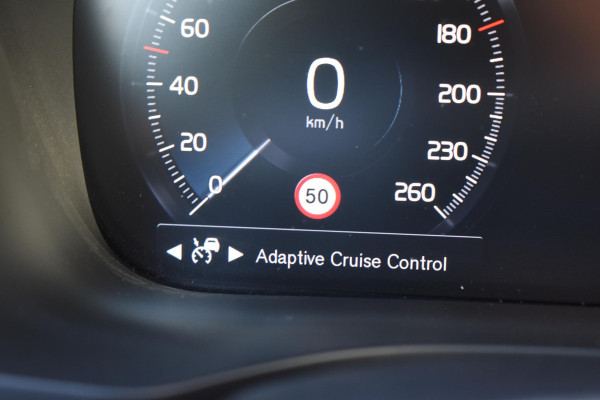 Volvo XC60 B4 197PK Automaat R-Design / Adaptive Cruise control / Elektrische stoelen / Best. stoel met geheugen / Elektrisch panorama schuif-/kanteldak / Stuurverwarming / Stoelverwarming / Achteruitrijcamera / Harman Kardon