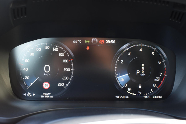 Volvo XC60 B4 197PK Automaat R-Design / Adaptive Cruise control / Elektrische stoelen / Best. stoel met geheugen / Elektrisch panorama schuif-/kanteldak / Stuurverwarming / Stoelverwarming / Achteruitrijcamera / Harman Kardon