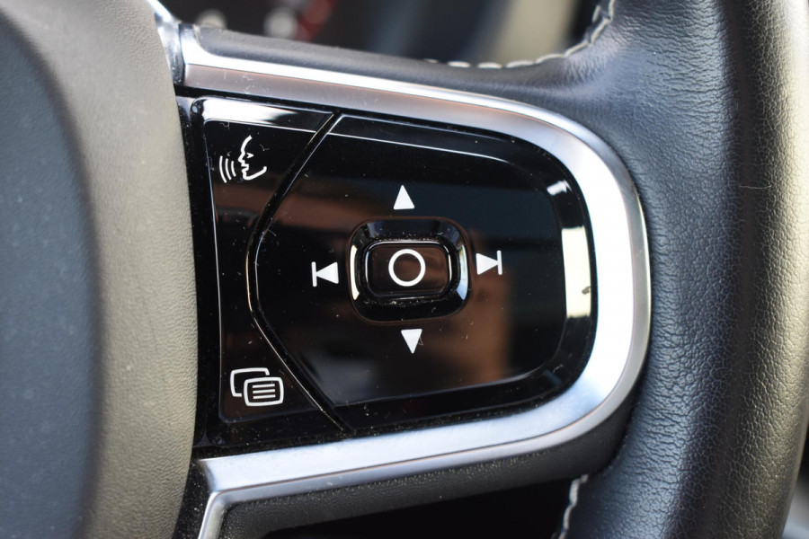 Volvo XC60 B4 197PK Automaat R-Design / Adaptive Cruise control / Elektrische stoelen / Best. stoel met geheugen / Elektrisch panorama schuif-/kanteldak / Stuurverwarming / Stoelverwarming / Achteruitrijcamera / Harman Kardon