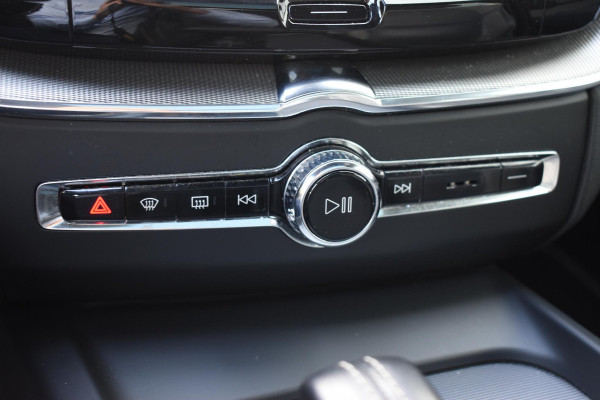 Volvo XC60 B4 197PK Automaat R-Design / Adaptive Cruise control / Elektrische stoelen / Best. stoel met geheugen / Elektrisch panorama schuif-/kanteldak / Stuurverwarming / Stoelverwarming / Achteruitrijcamera / Harman Kardon