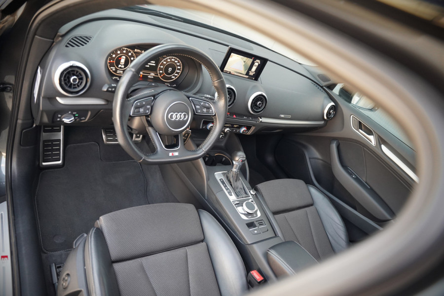 Audi A3 Sportback 35 TFSI CoD Design Pro Line Plus S-Line | Panoramadak | Stoelverwarming | Adaptive Cruise Control | Navigatie | Camera | Parkeersensoren | Climate Control |