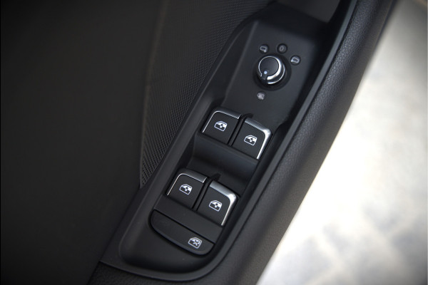 Audi A3 Sportback 35 TFSI CoD Design Pro Line Plus S-Line | Panoramadak | Stoelverwarming | Adaptive Cruise Control | Navigatie | Camera | Parkeersensoren | Climate Control |