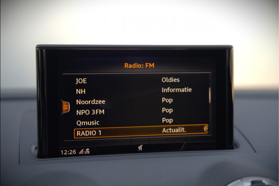 Audi A3 Sportback 35 TFSI CoD Design Pro Line Plus S-Line | Panoramadak | Stoelverwarming | Adaptive Cruise Control | Navigatie | Camera | Parkeersensoren | Climate Control |