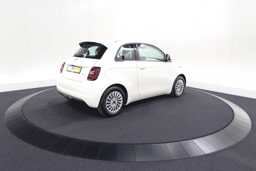 Fiat 500 Urban 42 kWh | SOH 96.8% | 3 Fase Laadfunctie | Camera | Apple Carplay | Parkeersensoren