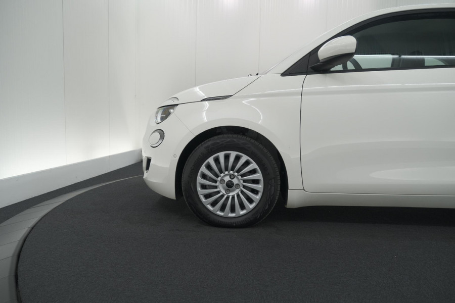Fiat 500 Urban 42 kWh | SOH 96.8% | 3 Fase Laadfunctie | Camera | Apple Carplay | Parkeersensoren