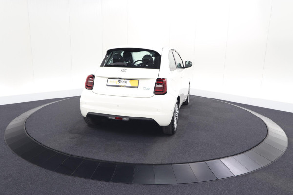 Fiat 500 Urban 42 kWh | SOH 96.8% | 3 Fase Laadfunctie | Camera | Apple Carplay | Parkeersensoren