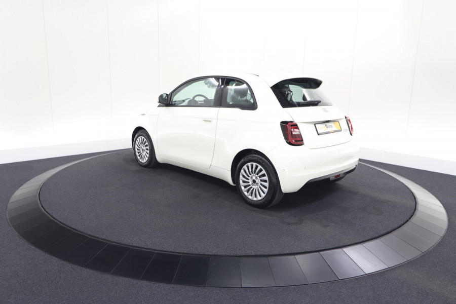 Fiat 500 Urban 42 kWh | SOH 96.8% | 3 Fase Laadfunctie | Camera | Apple Carplay | Parkeersensoren