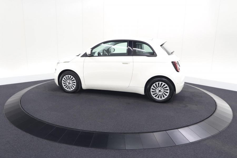 Fiat 500 Urban 42 kWh | SOH 96.8% | 3 Fase Laadfunctie | Camera | Apple Carplay | Parkeersensoren