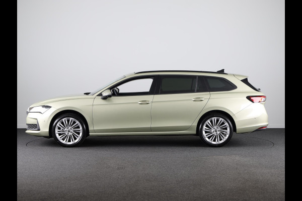 Škoda Superb Combi 1.5 TSI MHEV First Edition 150pk | Panoramadak | Leder | Light & View | Verlengde garantie | 19 inch Lichtmetalen velgen