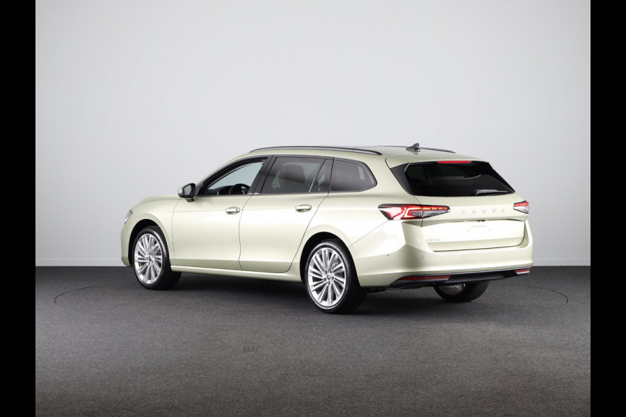 Škoda Superb Combi 1.5 TSI MHEV First Edition 150pk | Panoramadak | Leder | Light & View | Verlengde garantie | 19 inch Lichtmetalen velgen