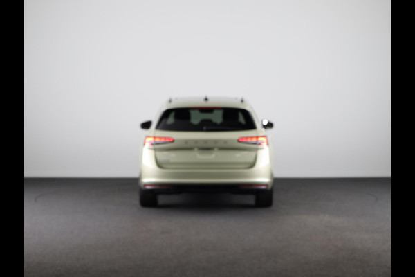 Škoda Superb Combi 1.5 TSI MHEV First Edition 150pk | Panoramadak | Leder | Light & View | Verlengde garantie | 19 inch Lichtmetalen velgen