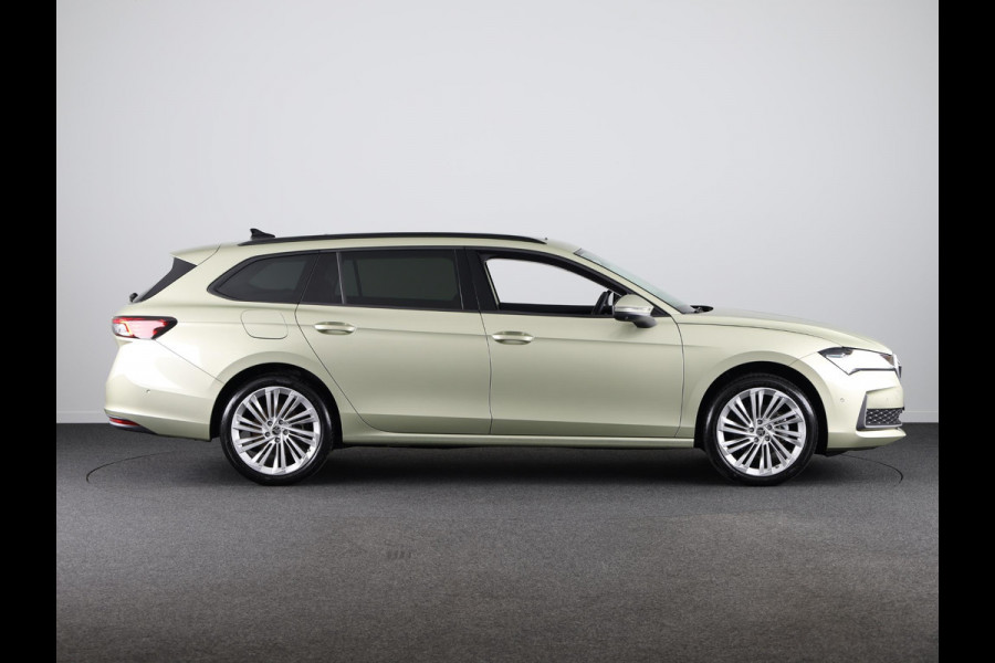 Škoda Superb Combi 1.5 TSI MHEV First Edition 150pk | Panoramadak | Leder | Light & View | Verlengde garantie | 19 inch Lichtmetalen velgen