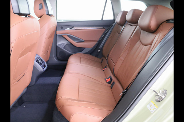 Škoda Superb Combi 1.5 TSI MHEV First Edition 150pk | Panoramadak | Leder | Light & View | Verlengde garantie | 19 inch Lichtmetalen velgen