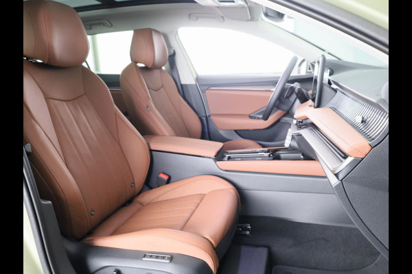 Škoda Superb Combi 1.5 TSI MHEV First Edition 150pk | Panoramadak | Leder | Light & View | Verlengde garantie | 19 inch Lichtmetalen velgen