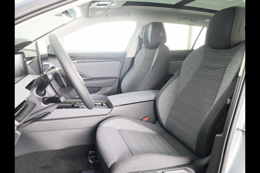 Škoda Superb Combi 1.5 TSI MHEV First Edition 150 pk | Trekhaak wegklapbaar | Panoramadak | Verlengde garantie | Navigatie | Achteruitrijcamera | Verwarmbare voorstoelen