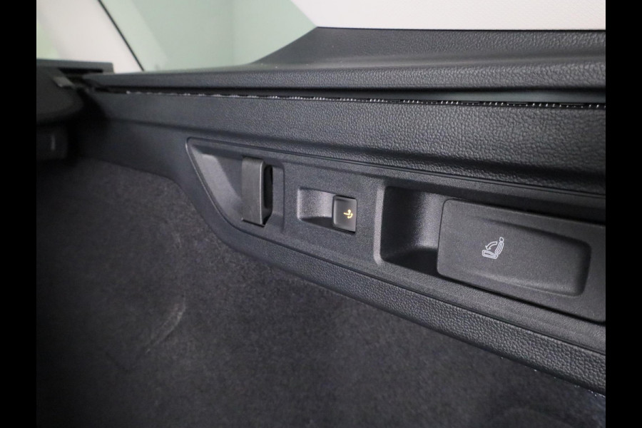 Škoda Superb Combi 1.5 TSI MHEV First Edition 150 pk | Trekhaak wegklapbaar | Panoramadak | Verlengde garantie | Navigatie | Achteruitrijcamera | Verwarmbare voorstoelen