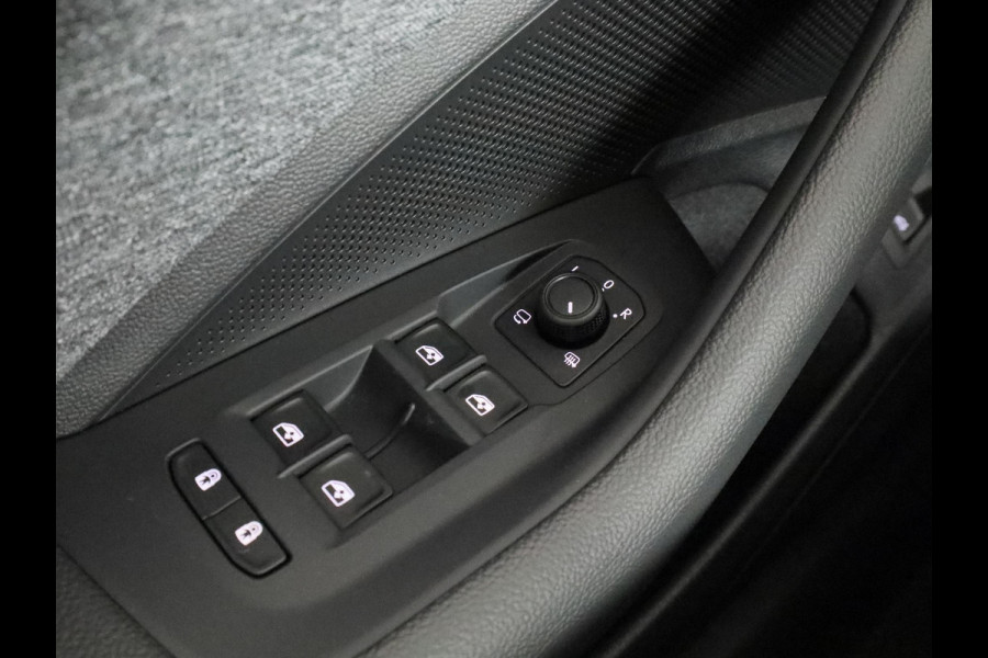 Škoda Superb Combi 1.5 TSI MHEV First Edition 150 pk | Trekhaak wegklapbaar | Panoramadak | Verlengde garantie | Navigatie | Achteruitrijcamera | Verwarmbare voorstoelen