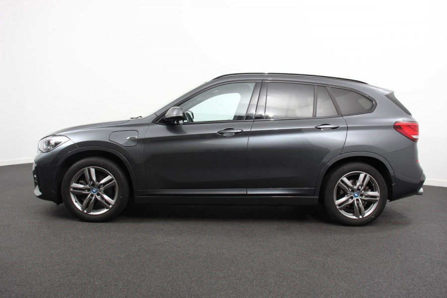 BMW X1 xDrive25e M-Sport PHEV 221pk Shadow Line Climate Control Cruise Control Camera Parkeer sensoren Navigatie Electrische Achterklep