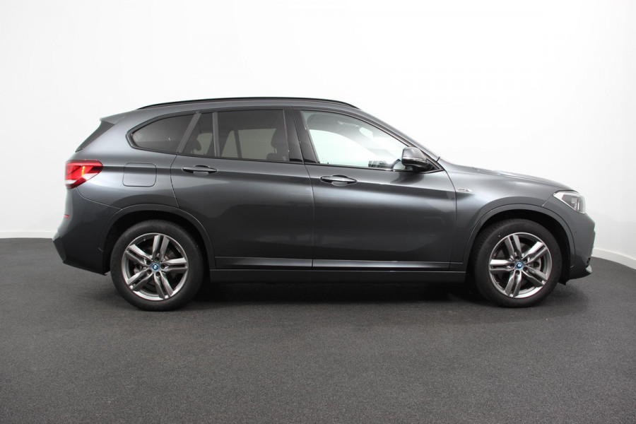 BMW X1 xDrive25e M-Sport PHEV 221pk Shadow Line Climate Control Cruise Control Camera Parkeer sensoren Navigatie Electrische Achterklep