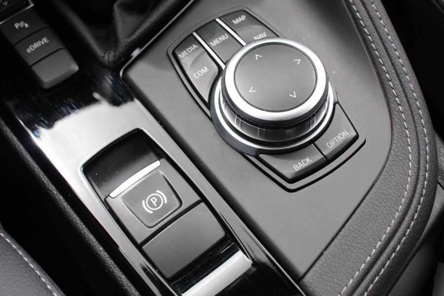 BMW X1 xDrive25e M-Sport PHEV 221pk Shadow Line Climate Control Cruise Control Camera Parkeer sensoren Navigatie Electrische Achterklep