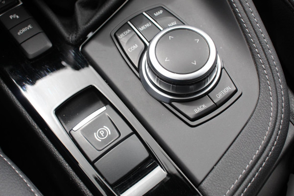 BMW X1 xDrive25e M-Sport PHEV 221pk Shadow Line Climate Control Cruise Control Camera Parkeer sensoren Navigatie Electrische Achterklep