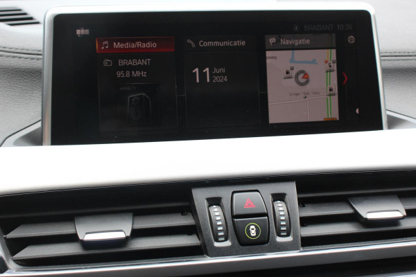 BMW X1 xDrive25e M-Sport PHEV 221pk Shadow Line Climate Control Cruise Control Camera Parkeer sensoren Navigatie Electrische Achterklep