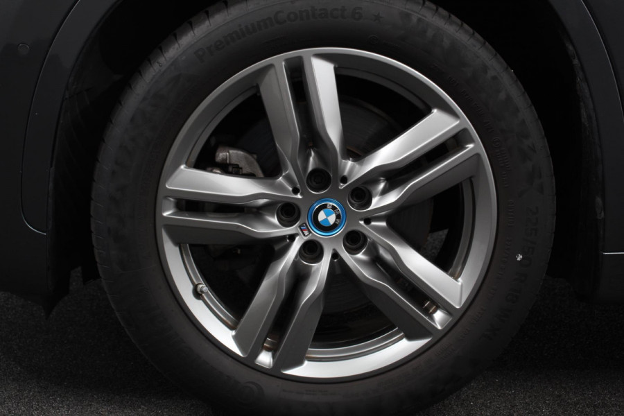 BMW X1 xDrive25e M-Sport PHEV 221pk Shadow Line Climate Control Cruise Control Camera Parkeer sensoren Navigatie Electrische Achterklep