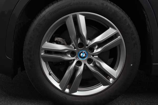 BMW X1 xDrive25e M-Sport PHEV 221pk Shadow Line Climate Control Cruise Control Camera Parkeer sensoren Navigatie Electrische Achterklep