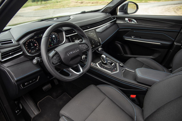 Lynk & Co 01 1.5 BLACK LINE / PANORAMA DAK / 360 CAMERA / CARPLAY / STOELVERWARMING