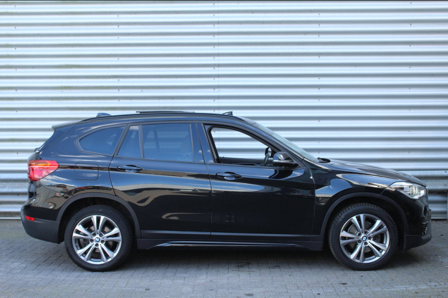 BMW X1 SDrive18i 140pk High Executive AUTOMAAT Panoramadak