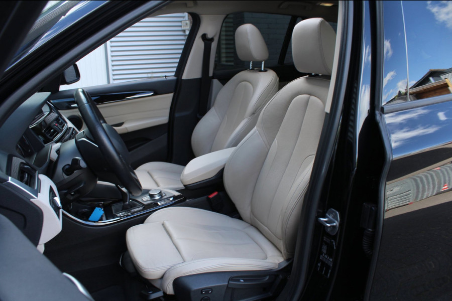 BMW X1 SDrive18i 140pk High Executive AUTOMAAT Panoramadak