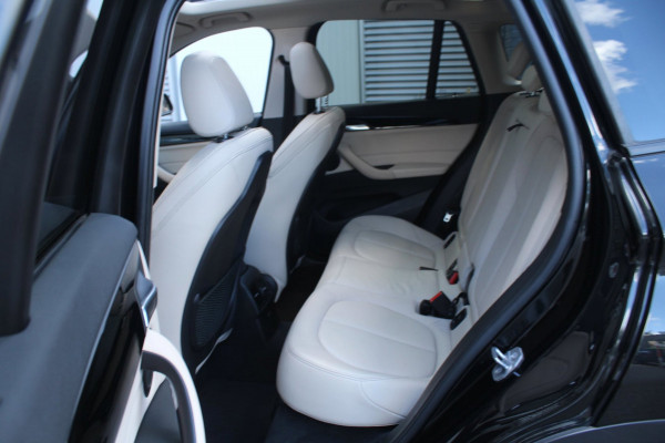 BMW X1 SDrive18i 140pk High Executive AUTOMAAT Panoramadak