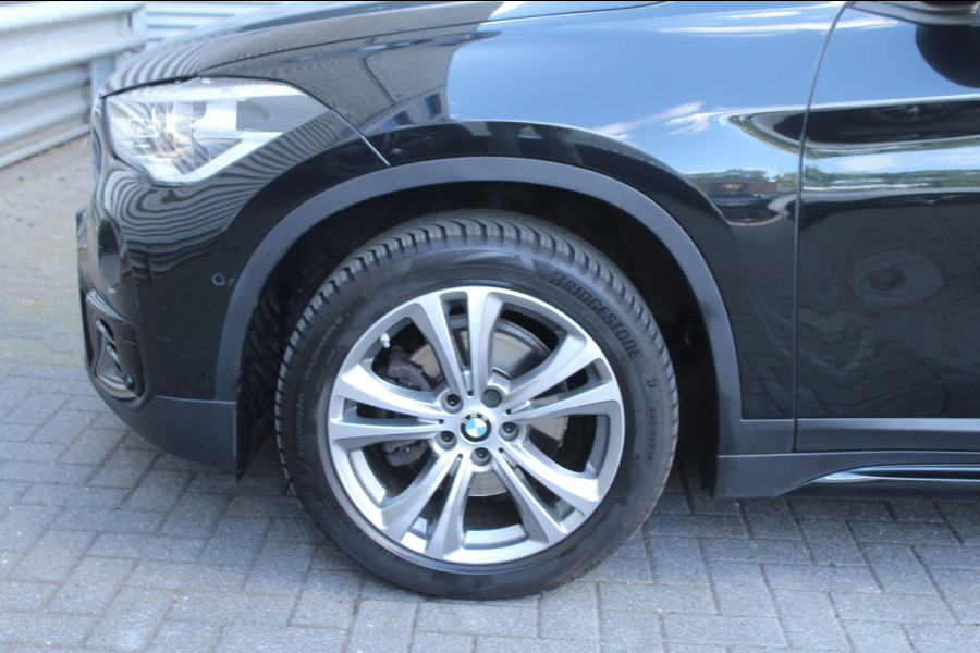 BMW X1 SDrive18i 140pk High Executive AUTOMAAT Panoramadak