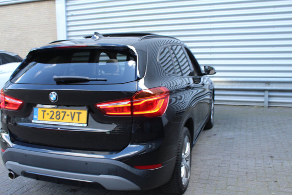 BMW X1 SDrive18i 140pk High Executive AUTOMAAT Panoramadak