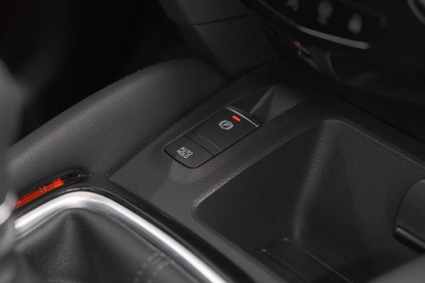 Nissan QASHQAI 1.3 DIG-T Tekna | Trekhaak | Panoramadak | Adaptieve Cruise Control | 360 Camera | 19 Inch