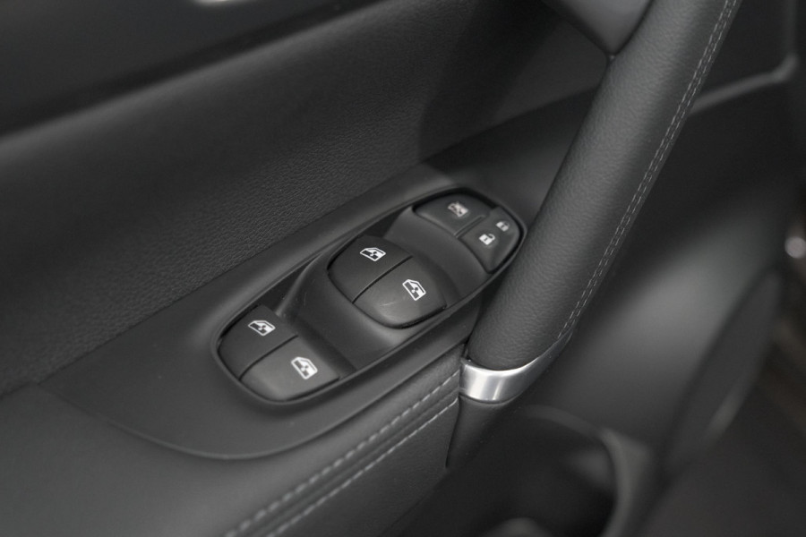 Nissan QASHQAI 1.3 DIG-T Tekna | Trekhaak | Panoramadak | Adaptieve Cruise Control | 360 Camera | 19 Inch