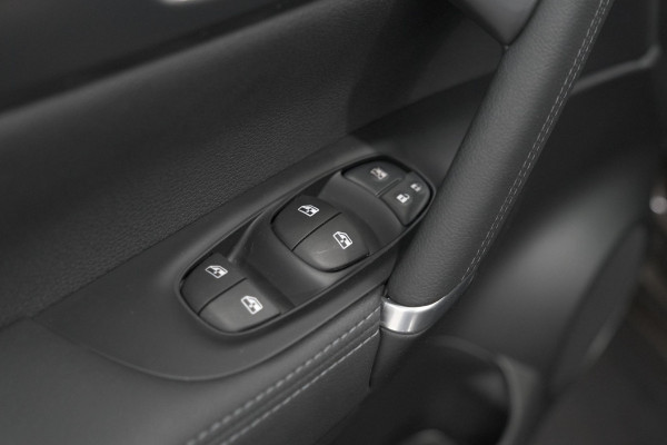 Nissan QASHQAI 1.3 DIG-T Tekna | Trekhaak | Panoramadak | Adaptieve Cruise Control | 360 Camera | 19 Inch