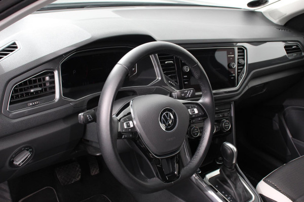 Volkswagen T-Roc 1.5 TSI DSG Sport 150 PK Navigatie Apple Carplay/Android Auto Climate Control Camera Adaptive Cruise Control Electrisch bedienbare achterklep