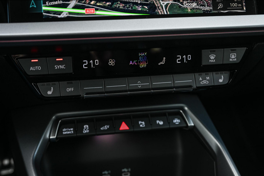 Audi A3 Sportback 45 TFSI e S edition Competition | Panoramadak | 5 jr garantie | Ambiance interieur | Active Cruise | Sonos Sound | S-Seats + Memory | Head-Up | Camera | Stoelverwarming | Keyless