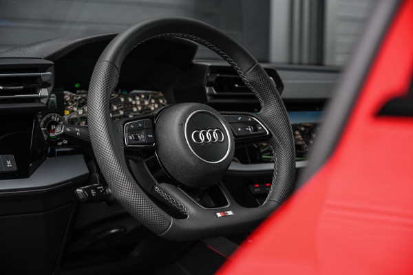 Audi A3 Sportback 45 TFSI e S edition Competition | Panoramadak | 5 jr garantie | Ambiance interieur | Active Cruise | Sonos Sound | S-Seats + Memory | Head-Up | Camera | Stoelverwarming | Keyless