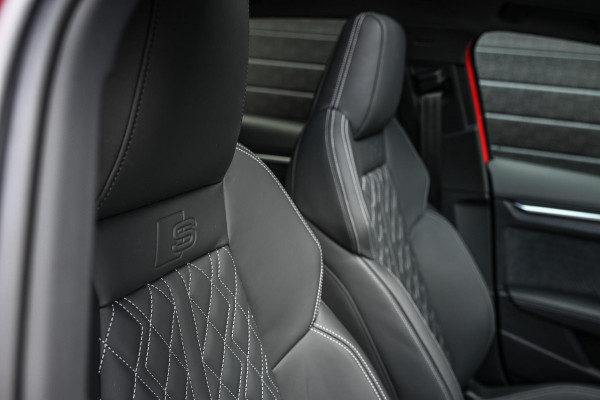 Audi A3 Sportback 45 TFSI e S edition Competition | Panoramadak | 5 jr garantie | Ambiance interieur | Active Cruise | Sonos Sound | S-Seats + Memory | Head-Up | Camera | Stoelverwarming | Keyless