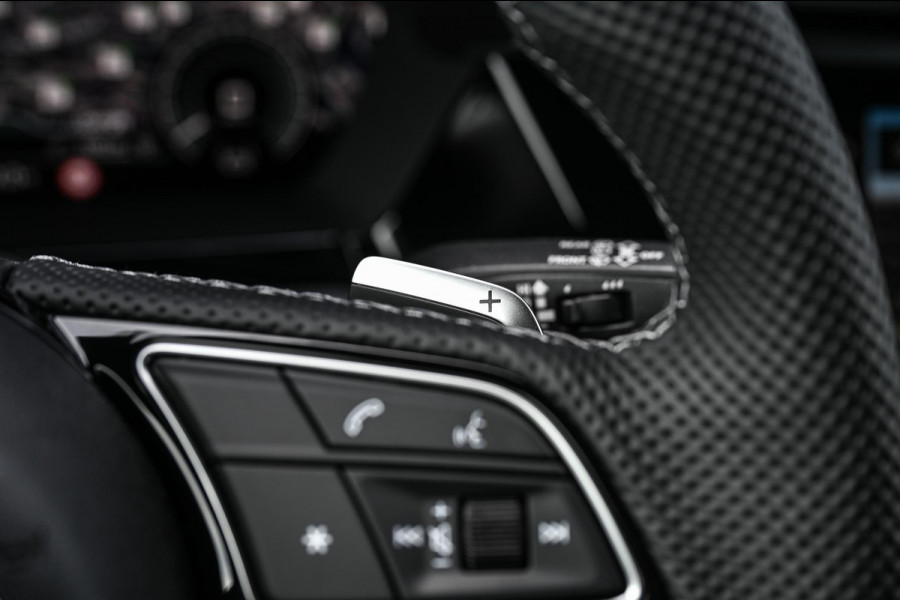 Audi A3 Sportback 45 TFSI e S edition Competition | Panoramadak | 5 jr garantie | Ambiance interieur | Active Cruise | Sonos Sound | S-Seats + Memory | Head-Up | Camera | Stoelverwarming | Keyless