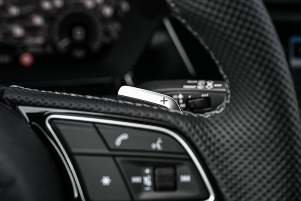 Audi A3 Sportback 45 TFSI e S edition Competition | Panoramadak | 5 jr garantie | Ambiance interieur | Active Cruise | Sonos Sound | S-Seats + Memory | Head-Up | Camera | Stoelverwarming | Keyless