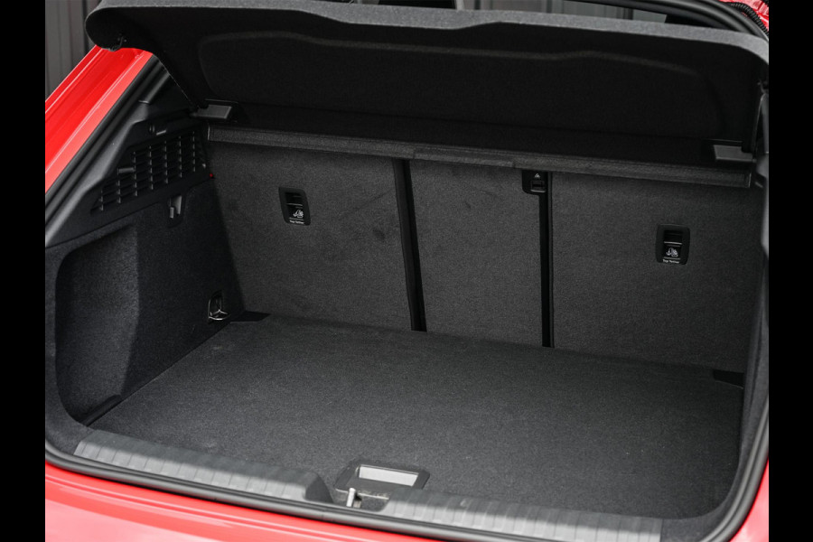 Audi A3 Sportback 45 TFSI e S edition Competition | Panoramadak | 5 jr garantie | Ambiance interieur | Active Cruise | Sonos Sound | S-Seats + Memory | Head-Up | Camera | Stoelverwarming | Keyless