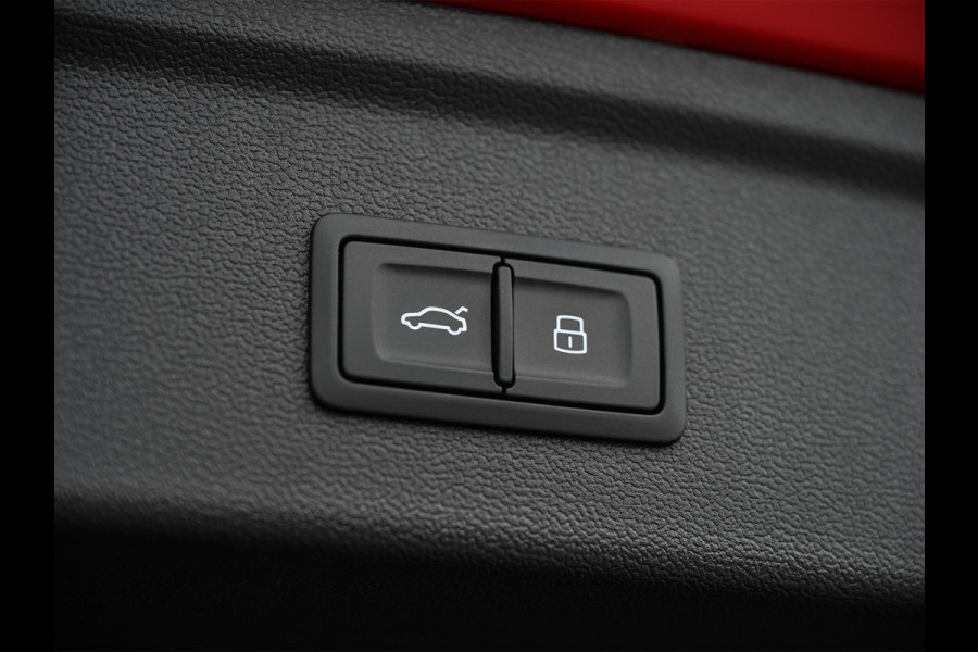 Audi A3 Sportback 45 TFSI e S edition Competition | Panoramadak | 5 jr garantie | Ambiance interieur | Active Cruise | Sonos Sound | S-Seats + Memory | Head-Up | Camera | Stoelverwarming | Keyless
