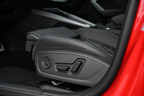 Audi A3 Sportback 45 TFSI e S edition Competition | Panoramadak | 5 jr garantie | Ambiance interieur | Active Cruise | Sonos Sound | S-Seats + Memory | Head-Up | Camera | Stoelverwarming | Keyless