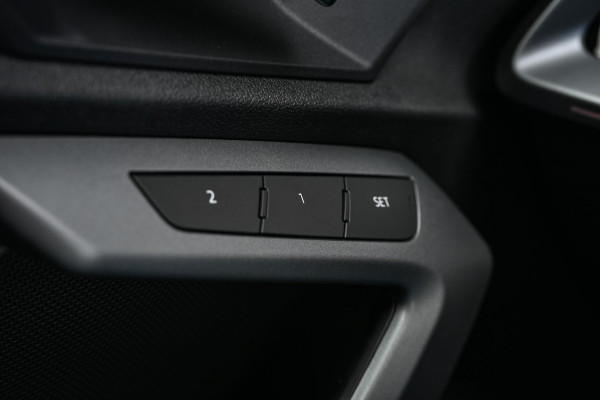 Audi A3 Sportback 45 TFSI e S edition Competition | Panoramadak | 5 jr garantie | Ambiance interieur | Active Cruise | Sonos Sound | S-Seats + Memory | Head-Up | Camera | Stoelverwarming | Keyless