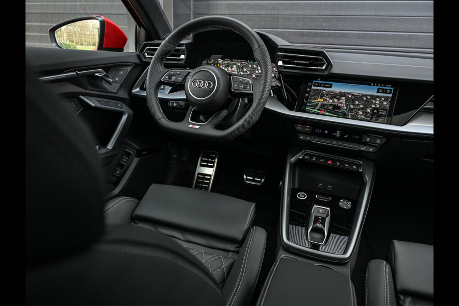 Audi A3 Sportback 45 TFSI e S edition Competition | Panoramadak | 5 jr garantie | Ambiance interieur | Active Cruise | Sonos Sound | S-Seats + Memory | Head-Up | Camera | Stoelverwarming | Keyless