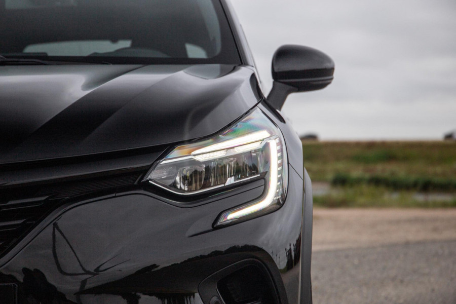 Renault Captur 1.6 E-Tech plug-in hybrid 160 iconic BLACK LINE / CRUISE CONTROLE / NAVI / CARPLAY